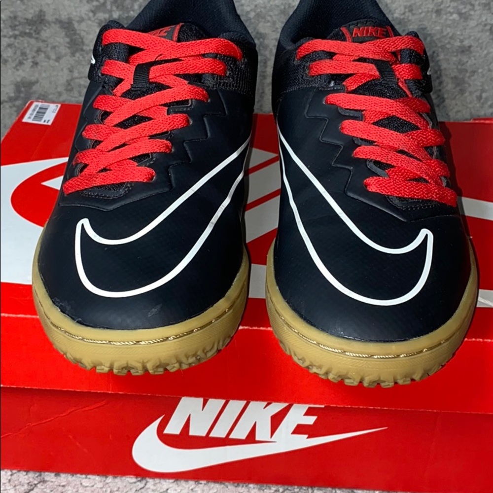 NIKE Hypervenom men's Indoor Soccer Size 10.5